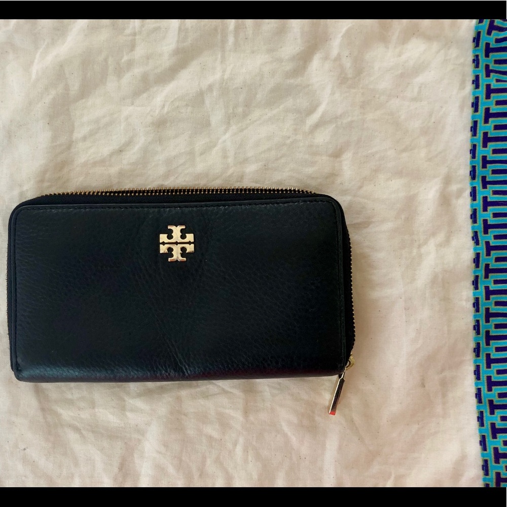 🌟Tory Burch “Robinson” wallet.. a CLASSIC